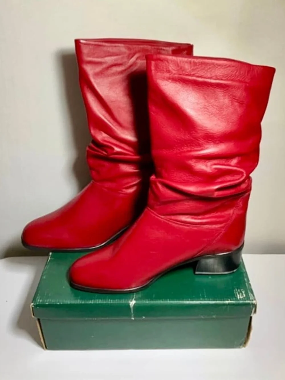 HUNT CLUB WOMEN'S RED SLOUCH BOOTS~SIZE 9 MEDIUM!